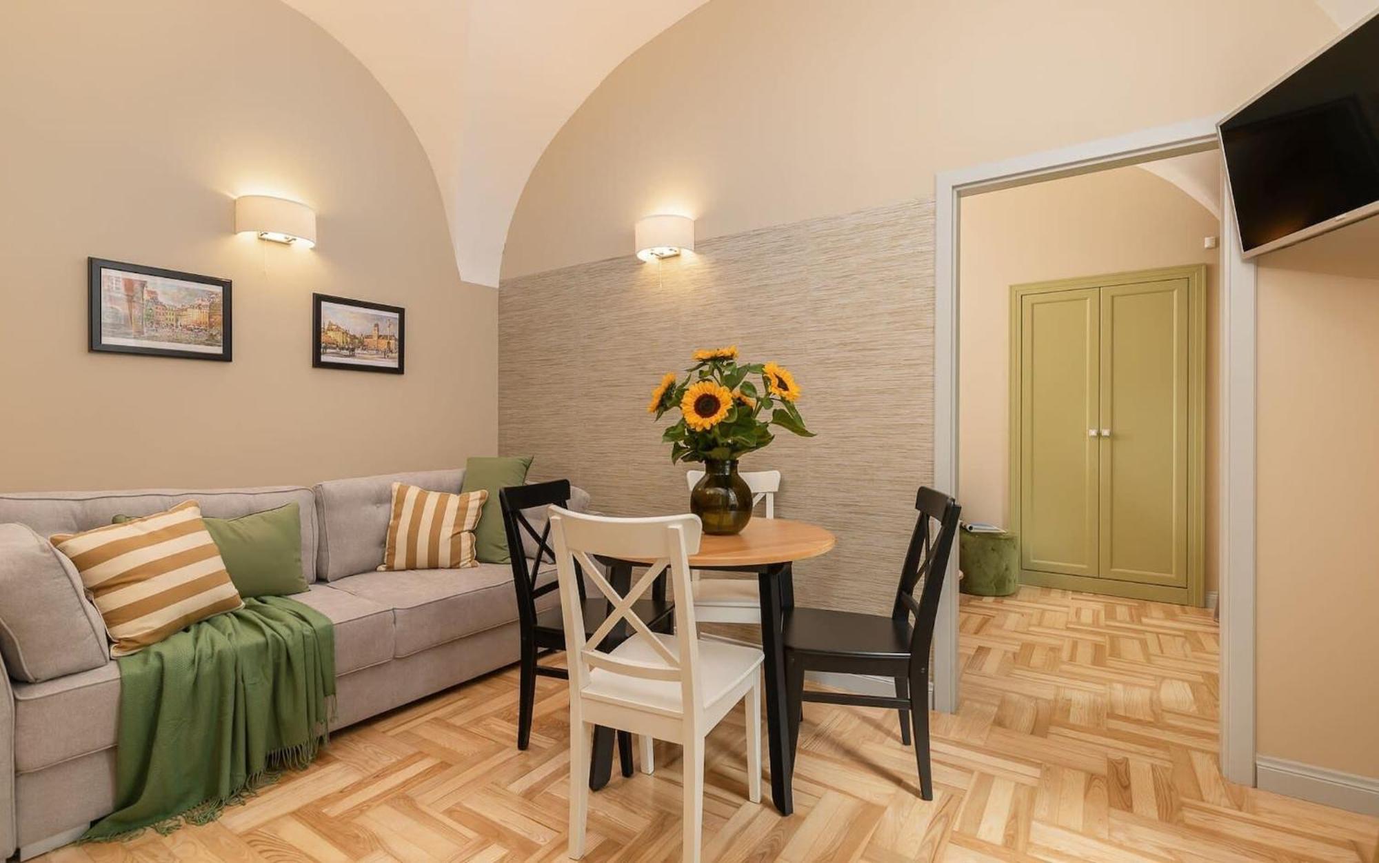 Rent Like Home - Krakowskie Przedmiescie 12 Warsaw Luaran gambar